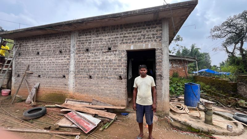 कच्ची झोपड़ी से पक्के सपनों तक का सफर: प्रधानमंत्री आवास योजना से जशपुर के किसान परिवार को मिला सुरक्षित आशियाना