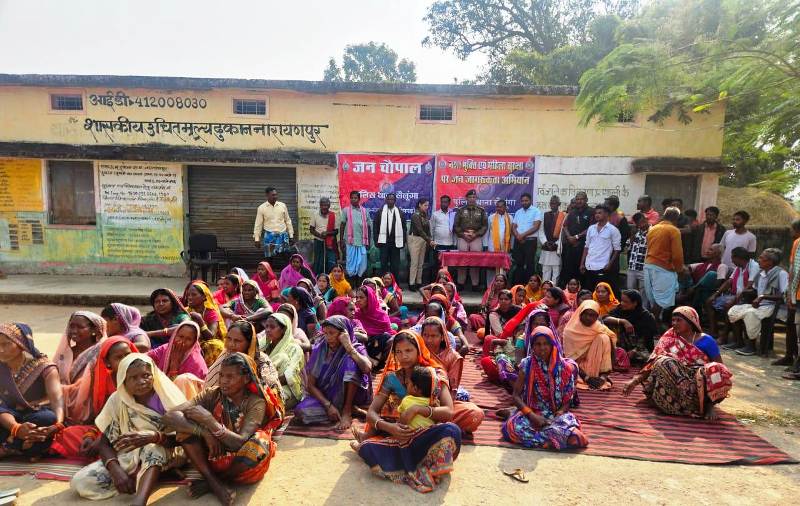 सड़क सुरक्षा माह और महिला सुरक्षा अभियान : लैलूंगा पुलिस ने नारायणपुर में लगाई जन-चौपाल, महिलाओं को दी अधिकार और सुरक्षा की जानकारी, लैलूंगा पुलिस की जन चौपाल बनी जागरूकता का माध्यम.