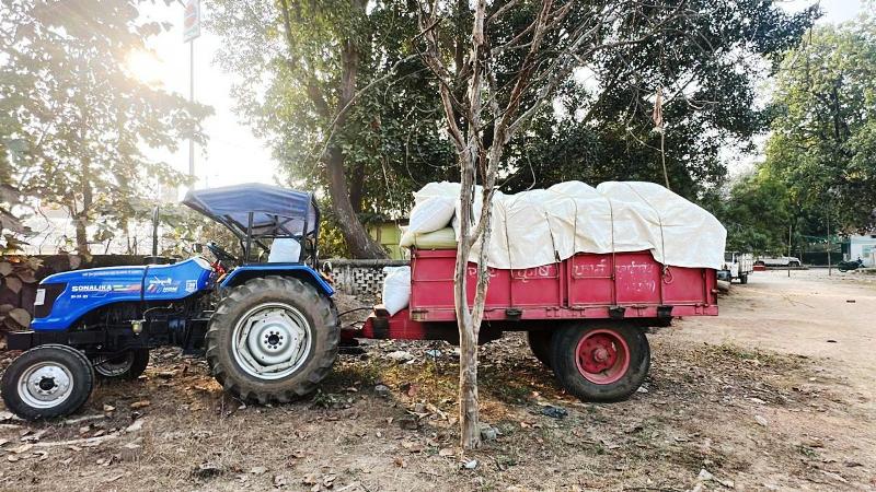 धान खरीदी सीजन में जशपुर पुलिस की बड़ी कार्रवाई : झारखंड से आ रहा अवैध धान जशपुर पुलिस ने पकड़ा,ट्रैक्टर सहित 30 क्विंटल अवैध धान जब्त, सौंपा कार्यवाही हेतु जिला प्रशासन को.