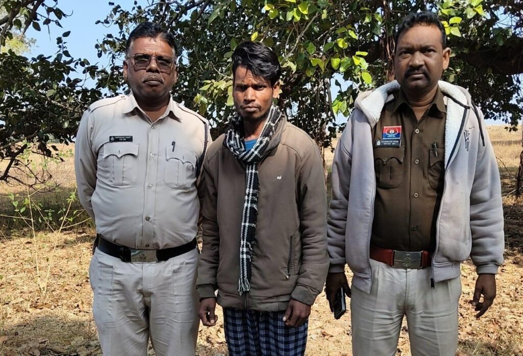 ऑपरेशन मुस्कान : जशपुर पुलिस की संवेदनशील कार्रवाई, जशपुर पुलिस ने दो गुम नाबालिग बालिकाओं को सकुशल ढूंढ निकाला, गुम बालिकाएं सौंपी गई परिजनों को, लौटाई परिजनों के चेहरे पर मुस्कान, एक आरोपी गिरफ्तार कर न्यायिक अभिरक्षा में भेजा गया जेल.