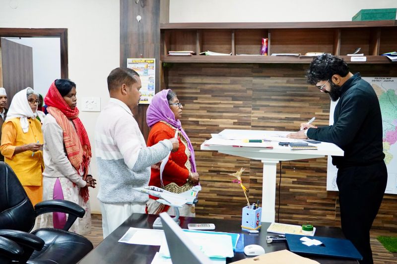 जनदर्शन में आए मामलों का समयबद्ध एवं गुणवत्तापूर्ण निराकरण करें सुनिश्चित : कलेक्टर रोहित व्यास