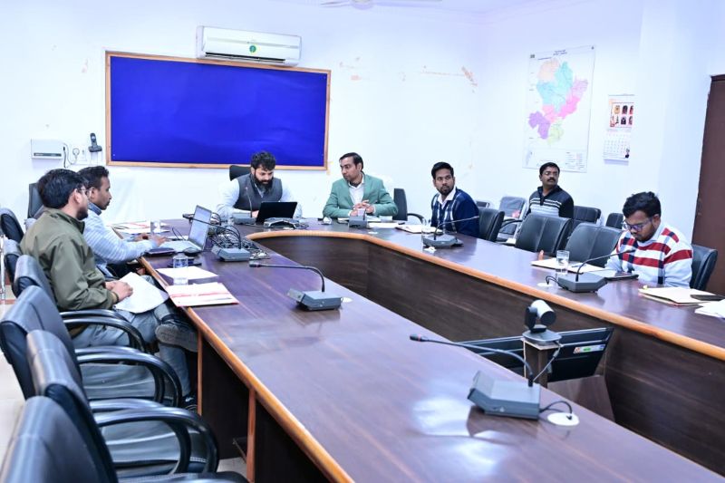 जशपुर में राजस्व मामलों पर कलेक्टर रोहित व्यास की सख़्त कार्रवाई: समयसीमा में शत-प्रतिशत निराकरण के निर्देश, नामांतरण से लेकर भारतमाला मुआवजा प्रकरणों की गहन समीक्षा