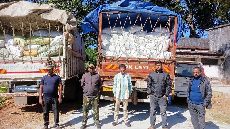 धान खरीदी सीजन में पुलिस का सख़्त पहरा : सरहदी इलाकों में जशपुर पुलिस की मुस्तैदी, झारखंड से लाई जा रही बड़ी खेप पकड़ी गई, दो ट्रकों से 160 क्विंटल अवैध धान जब्त, प्रशासन को सौंपा कार्यवाही हेतु.