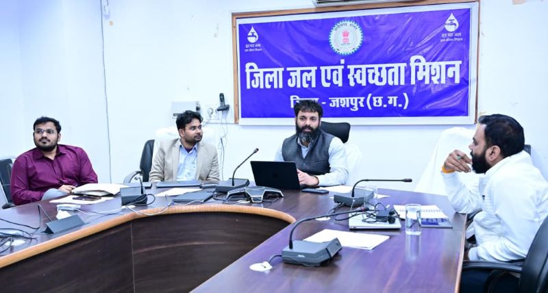 स्वास्थ्य व अधोसंरचना परियोजनाओं की सघन समीक्षा, जशपुर कलेक्टर ने निर्माण एजेंसियों को समय-सीमा व गुणवत्ता का दिया अल्टीमेटम