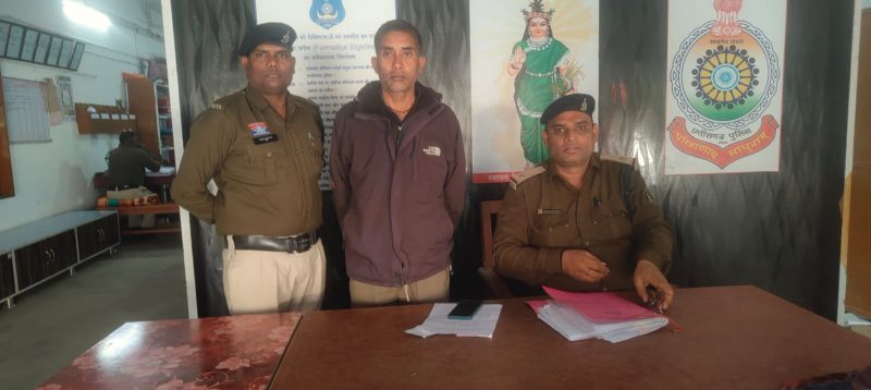 25 माह में पैसा डबल करने का लालच बना ठगी का जाल : पुलिस व साइबर सेल की संयुक्त कार्रवाई में करोड़ों की धोखाधड़ी का फरार आरोपी दबोचा गया