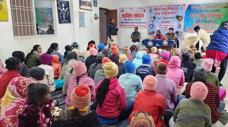 रजत जयंती वर्ष में अंबिकापुर में अभिव्यक्ति अभियान : बालिका गृह और शक्ति सदन में महिला सुरक्षा पर जागरूकता, गुड टच–बैड टच से लेकर बाल विवाह तक, महिलाओं और बच्चों को कानून की दी गई जानकारी.