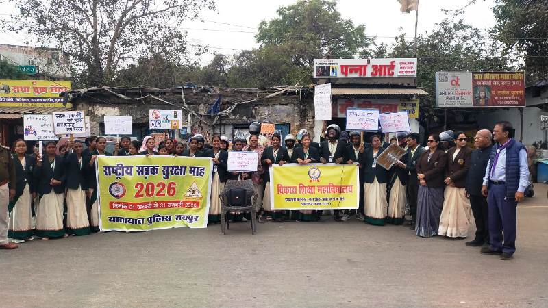 रायपुर में छात्र-छात्राओं की बाइक रैली से गूंजा सड़क सुरक्षा का संदेश : हेलमेट पहनो, जीवन बचाओ, शहर से गांव तक यातायात नियमों को लेकर चला जागरूकता अभियान.