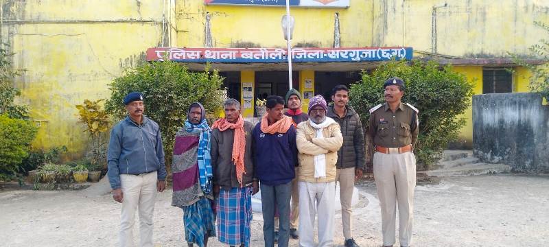 पशु क्रूरता पर सरगुजा पुलिस का प्रहार : बतौली पुलिस की बड़ी कार्रवाई, भूखे-प्यासे हांक ले जाए जा रहे छः भैंसों को कराया मुक्त, चार आरोपी गिरफ्तार, न्यायालय के समक्ष किया गया पेश.