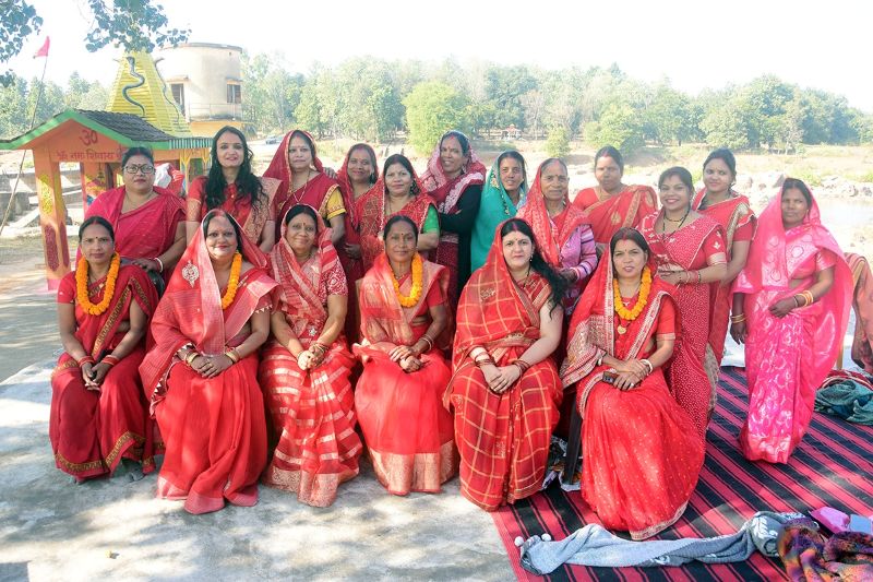 ईब नदी तट पर आयोजित परिवार मिलन में रौनीयार समाज की एकजुटता, कुनकुरी में सम्राट हेमू रौनीयार महिला विंग का औपचारिक गठन