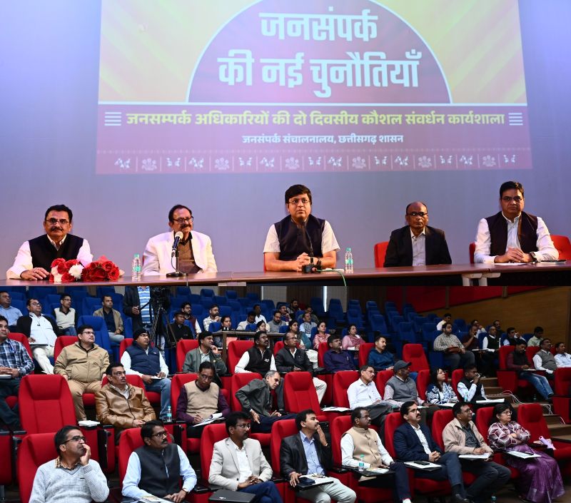 जनसंपर्क की नई चुनौतियाँ: नवा रायपुर में दो दिवसीय राज्य स्तरीय कार्यशाला का शुभारंभ, डॉ. रवि मित्तल बोले—कम एफर्ट में ज्यादा काम करेगा एआई