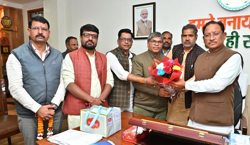 रायपुर: मुख्यमंत्री विष्णुदेव साय ने वीर शहीद दीपक भारद्वाज को किया नमन, कहा—शहीदों का बलिदान युवाओं के लिए सदैव प्रेरणास्रोत