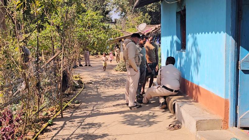 करोड़ों की सोना चोरी केस में जशपुर पुलिस अलर्ट : सघन तलाशी अभियान तेज, घर की बेटी ही निकली साजिशकर्ता, बड़े पिताजी के घर हुई करोड़ों की चोरी का खुलासा, जशपुर पुलिस का सघन तलाशी अभियान जारी.