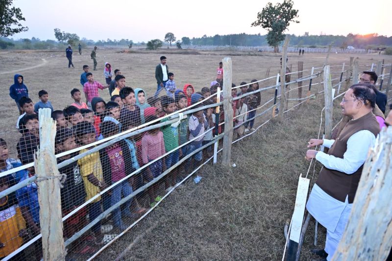 जशपुर प्रवास के दौरान मुख्यमंत्री विष्णुदेव साय ने बगिया के बालक आश्रम के बच्चों से किया आत्मीय संवाद, पढ़ाई और भविष्य को लेकर बढ़ाया उनका हौसला