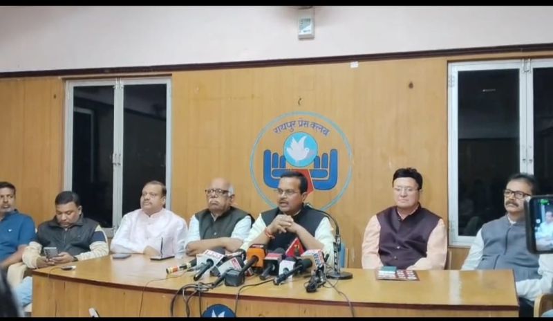 छत्तीसगढ़ की समरसता और सर्वसमाज की सेवा को समर्पित दाऊ अग्रवाल द्वारा 18 जनवरी को राष्ट्रीय कवि सम्मेलन, देश के प्रख्यात कविगण पहुंचेंगे रायपुर, विधानसभा अध्यक्ष डॉ रमन सिंह होंगे मुख्य अतिथि