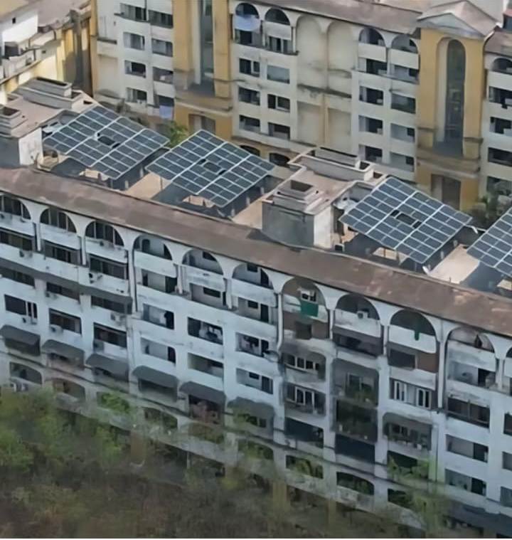 हरित ऊर्जा की दिशा में नया कीर्तिमान—रायपुर की पार्थिवी पैसिफिक सोसायटी में वर्चुअल नेट मीटरिंग का सफल प्रयोग, साझा सोलर प्लांट से सालाना 6.30 लाख रुपये की बिजली बचत