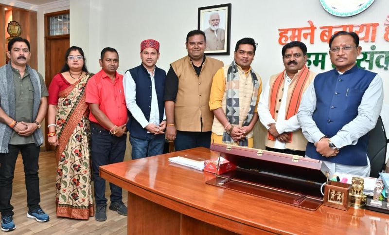 मुख्यमंत्री निवास में रायपुर प्रेस क्लब पदाधिकारियों से मिले मुख्यमंत्री विष्णु देव साय, निष्पक्ष और जिम्मेदार पत्रकारिता के माध्यम से जनहित को आगे बढ़ाने की जताई अपेक्षा