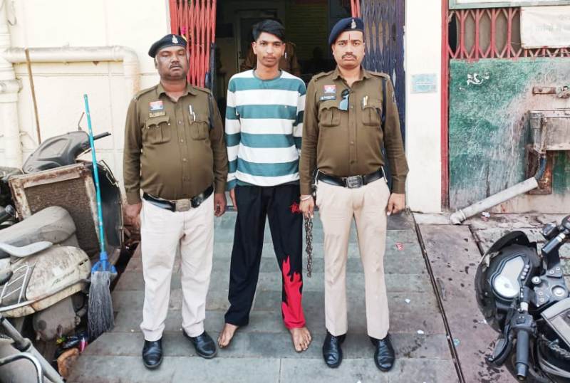 गोलबाजार पुलिस की बड़ी कार्रवाई : भयादोहन और मारपीट में लिप्त बदमाश पर शिकंजा, आदतन बदमाश अयान खान गिरफ्तार, हिस्ट्रीशीट खोलने की तैयारी.