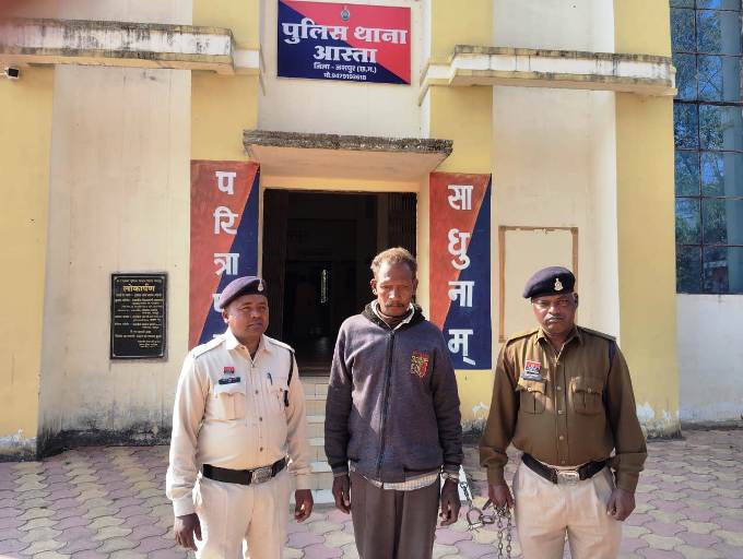 ऑपरेशन शंखनाद में जशपुर पुलिस को सफलता : ग्रामीणों के सहयोग से पुलिस की बड़ी कार्रवाई, जंगल के रास्ते हो रही गौ तस्करी नाकाम, चार गौ-वंश मुक्त, एक गौ तस्कर गिरफ्तार कर भेजा गया जेल.