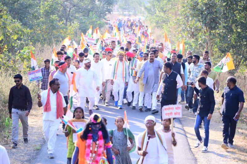 मनरेगा पर ‘सुधार’ के नाम पर अधिकारों पर हमला — महासमुंद में पदयात्रा के जरिए कांग्रेस का जनसंपर्क अभियान, गरीबों से काम का हक छीना जा रहा : दीपक बैज