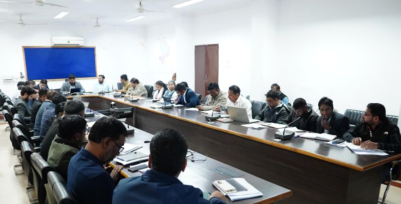 कोई पात्र हितग्राही न रहे वंचित: कलेक्टर व्यास ने योजनाओं के क्रियान्वयन को लेकर अधिकारियों को दिए सख्त दिशा-निर्देश, दूरस्थ क्षेत्रों में जागरूकता अभियान तेज करने के आदेश