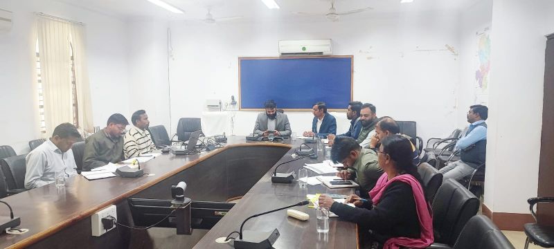 धान की अवैध खरीदी-बिक्री पर जीरो टॉलरेंस: कलेक्टर व्यास का राजस्व अधिकारियों को अल्टीमेटम, अनधिकृत परिवहन पर सख्त कार्रवाई जारी रखने के आदेश