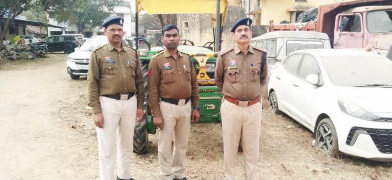 पुलिस की मुस्तैदी से चोरी हुआ ट्रैक्टर बरामद : कुड़ेली से 2.50 लाख का ट्रैक्टर मिला लावारिस हालत में, किसान को मिली राहत, सूरजपुर पुलिस जांच में जुटी.