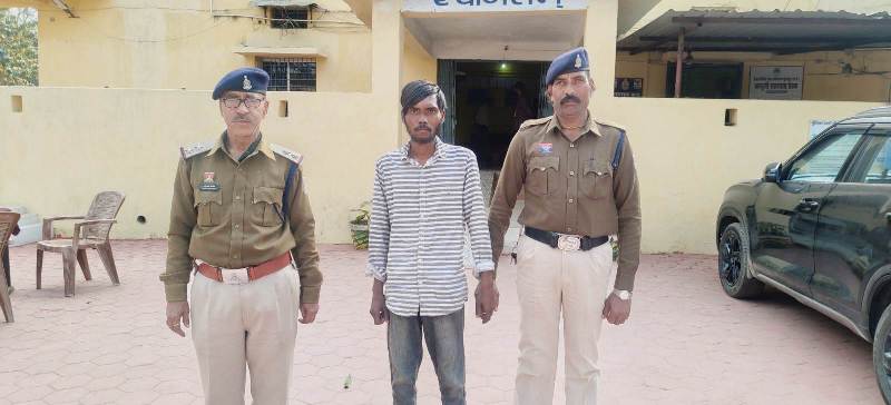 गायत्री मंदिर दान पेटी चोरी का खुलासा : सूरजपुर पुलिस ने की त्वरित कार्रवाई, आस्था पर हमला, धार्मिक स्थल में चोरी करने वाला युवक गिरफ्तार.