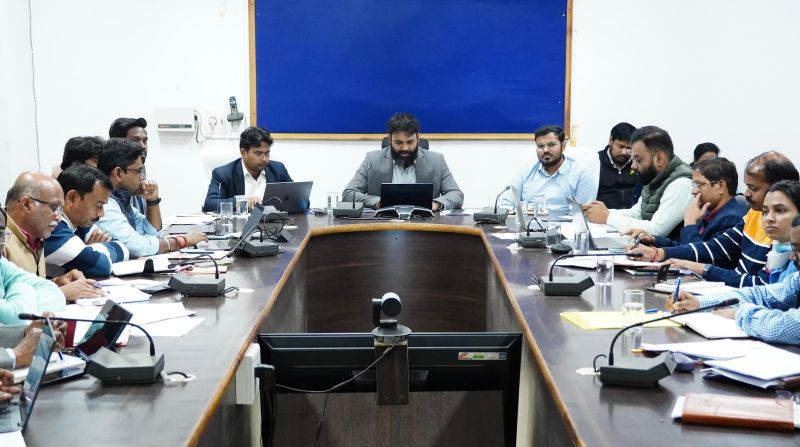 जशपुर में प्रशासनिक कसावट तेज: कलेक्टर ने धान खरीदी, अवैध परिवहन, दिव्यांग हितग्राहियों और मुख्यमंत्री आगमन की तैयारियों की की विस्तृत समीक्षा