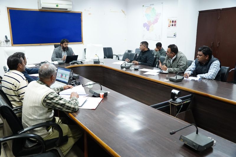 पर्यावरण संरक्षण को लेकर कड़ा रुख: लकड़ी से भोजन बनाने वाले होटल-ढाबों पर कार्रवाई, एलपीजी व स्वच्छ ऊर्जा अपनाने के निर्देश – कलेक्टर रोहित व्यास