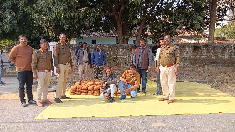 ऑपरेशन आघात : नारायणपुर में नशे पर बड़ा वार, क्रेटा कार से 1.85 क्विंटल गांजा जब्त, जशपुर पुलिस ने पकड़ा 55 लाख का गांजा, दो तस्कर गिरफ्तार, भेजा गया न्यायिक रिमांड पर जेल.