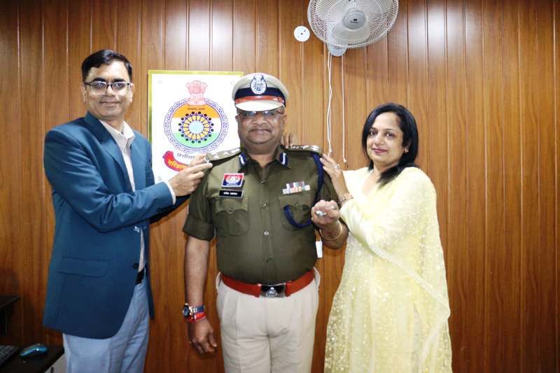 सरगुजा पुलिस को मजबूत नेतृत्व : आईपीएस राजेश कुमार अग्रवाल को मिली बड़ी पदोन्नति, अपराधियों पर सख्ती, जनता से सौम्यता — प्रमोशन से गूंजा सरगुजा पुलिस महकमा.