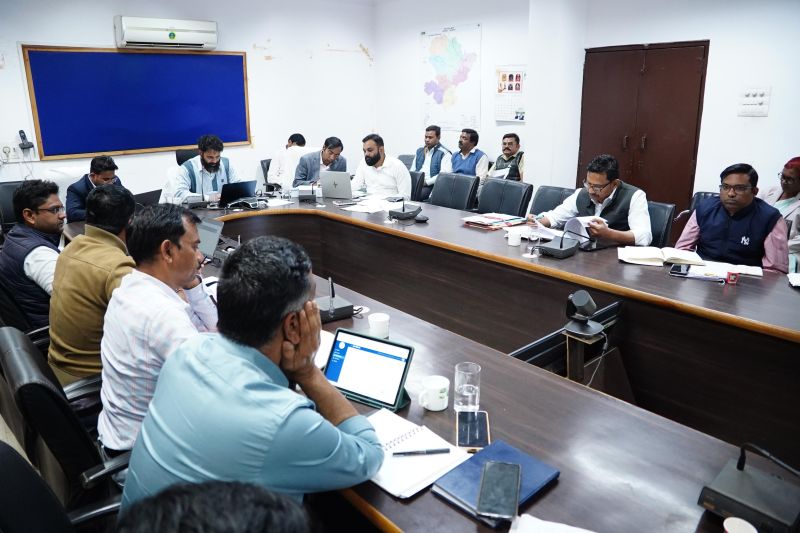 पारदर्शी और जवाबदेह प्रशासन की दिशा में निर्णायक पहल: जशपुर कलेक्टर ने समयबद्ध सेवा, ई-ऑफिस अनिवार्यता और निर्माण कार्यों की गुणवत्ता पर दिया कड़ा संदेश