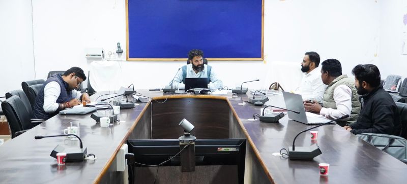 कृषि उत्पादन बढ़ाने और गर्मी में पेयजल संकट से निपटने की तैयारी: जल संसाधन योजनाओं की प्रगति समीक्षा में कलेक्टर रोहित व्यास ने भू-जल स्तर सुधार को बताया प्राथमिकता