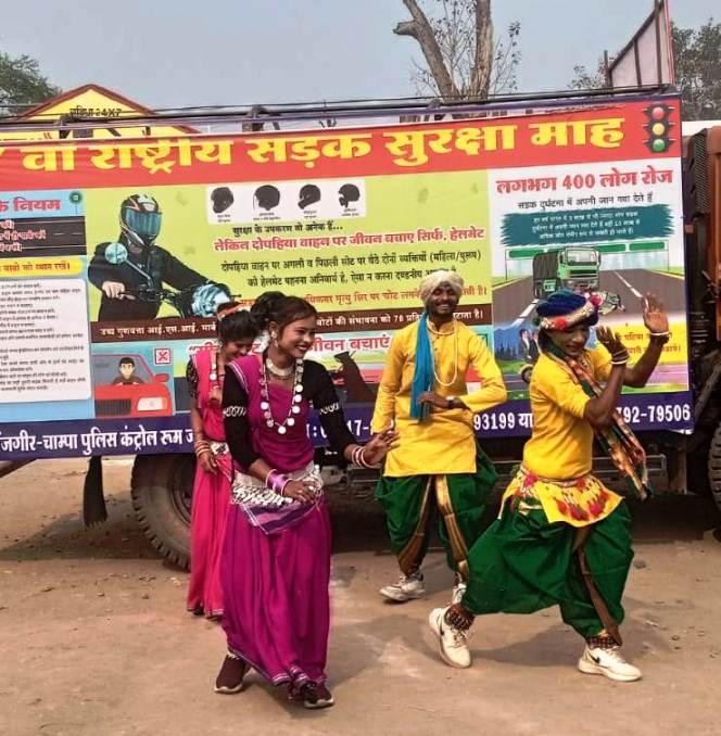 नुक्कड़ नाटक से बदली सोच : जांजगीर-चांपा पुलिस ने सड़क सुरक्षा का दिया सशक्त संदेश, सड़क सुरक्षा माह में यातायात पुलिस की अनूठी पहल, हेलमेट, सीट बेल्ट और नियमों का पाठ.