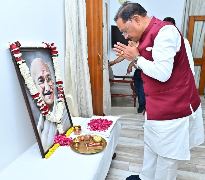रायपुर स्थित मुख्यमंत्री निवास में राष्ट्रपिता महात्मा गांधी को श्रद्धांजलि, मुख्यमंत्री विष्णु देव साय ने उनके विचारों को बताया आज भी प्रासंगिक और प्रेरणादायी