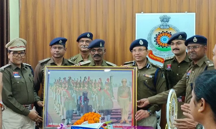 सेवा सम्मान कार्यक्रम में भावभीनी विदाई : 38 वर्षों की समर्पित सेवा के बाद डीएसपी साधना सिंह सेवानिवृत्त, अनुशासन और समर्पण की मिसाल बनीं डीएसपी साधना सिंह, पुलिस विभाग ने दी सम्मानजनक विदाई.