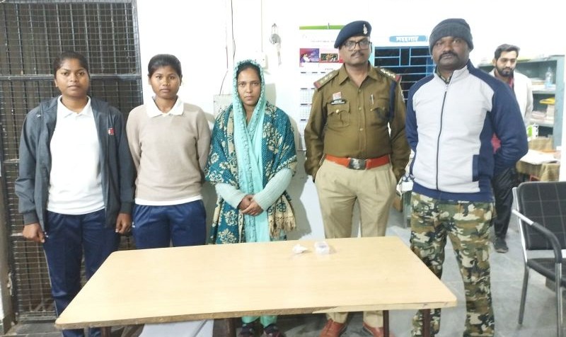 नशे के विरुद्ध कार्यवाही : घर की परछी में छिपाया था नशे का ज़हर ! जशपुर में 8 ग्राम ब्राउन शुगर के साथ महिला तस्कर आफरीन खातून गिरफ्तार, भेजी गई जेल.