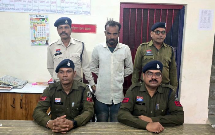 जांजगीर में सनसनीखेज घटना: धान बिक्री टोकन नहीं मिलने से नाराज़ किसान ने हाई टेंशन टावर पर चढ़कर दी आत्महत्या की धमकी, पुलिस-प्रशासन की तत्परता से रेस्क्यू, BNS की गंभीर धाराओं में आरोपी गिरफ्तार