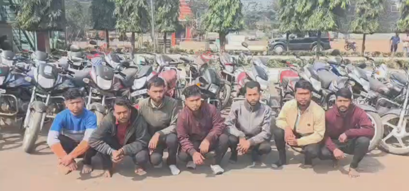 पुलिस का बड़ा खुलासा : रायगढ़ में संगठित अपराध पर बड़ी कार्रवाई, बाइक चोरी कर फर्जी दस्तावेजों से बिक्री करने वाला गिरोह ध्वस्त, 25 चोरी की बाइक बरामद, 7 आरोपी गिरफ्तार, भेजा गया रिमांड पर