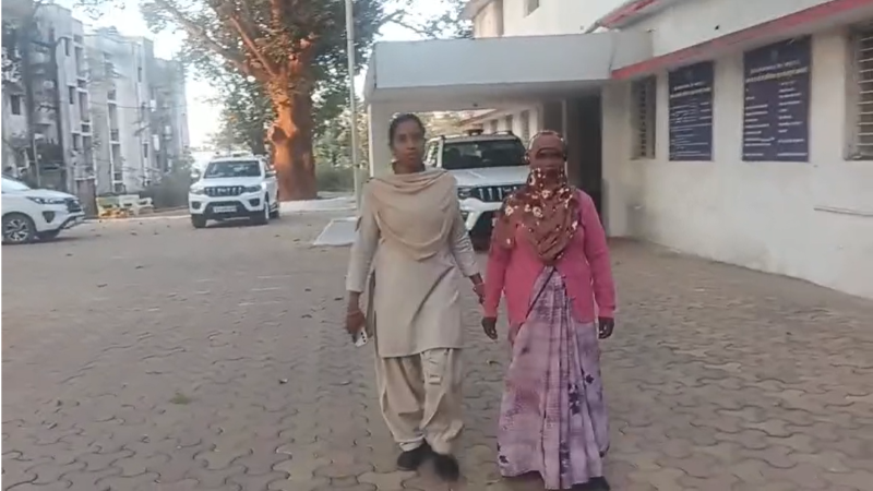 अधजली लाश की गुत्थी सुलझी : पति की हत्या, पेट्रोल डालकर जलाई लाश! जशपुर के अंधे कत्ल ने सबको झकझोरा, पत्नी निकली हत्यारिन—जशपुर पुलिस का बड़ा खुलासा……….पढ़ें पूरा समाचार !