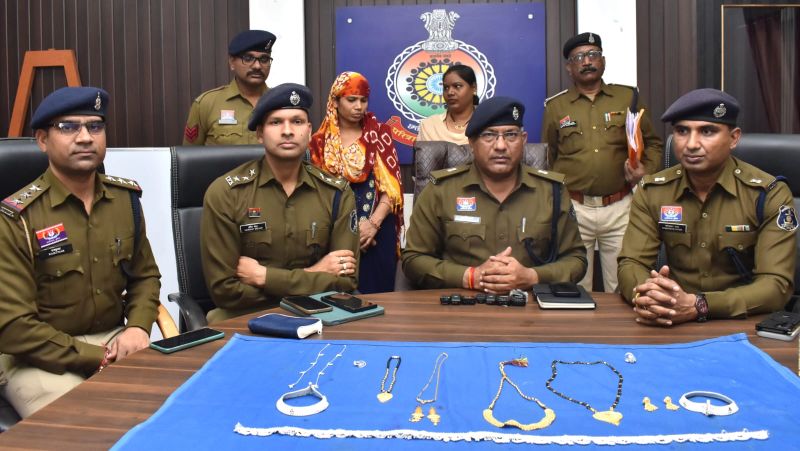 पुरानी बाई निकली चोर: पद्मनाभपुर में घरेलू सहायिका ने रची चोरी की साजिश, CCTV व तकनीकी साक्ष्यों से ₹20 लाख के आभूषण सहित आरोपी गिरफ्तार