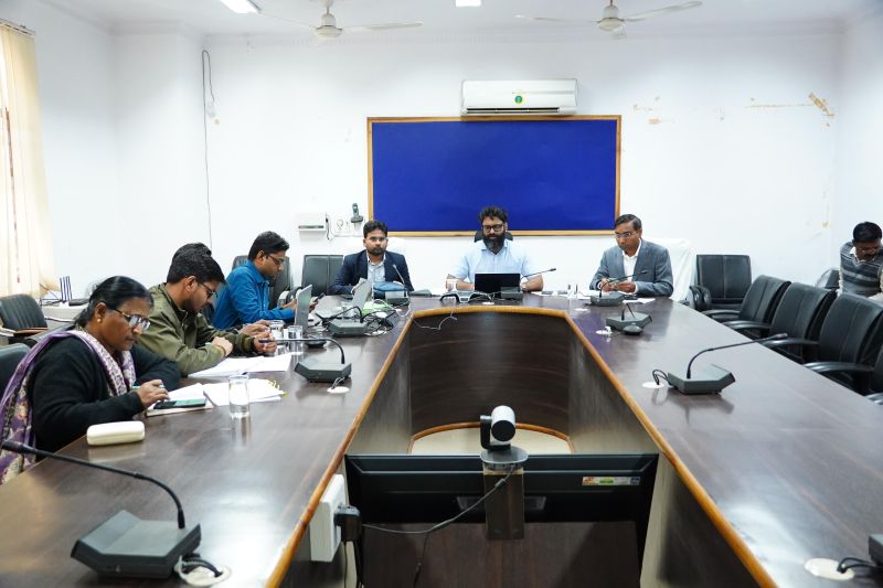 राजस्व कार्यों में लापरवाही नहीं चलेगी—कलेक्टर रोहित व्यास ने आधार अपडेट, नामांतरण, सीमांकन सहित सभी प्रकरणों की समीक्षा कर दिए समयबद्ध निराकरण के निर्देश