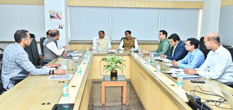 छत्तीसगढ़ की खनिज संपदा बने समृद्धि का आधार—मुख्यमंत्री विष्णुदेव साय की अध्यक्षता में खनिज विकास निधि बैठक में रेल कॉरिडोर, खनन परियोजनाओं और डीएमएफ कार्यों के लिए सैकड़ों करोड़ की मंजूरी