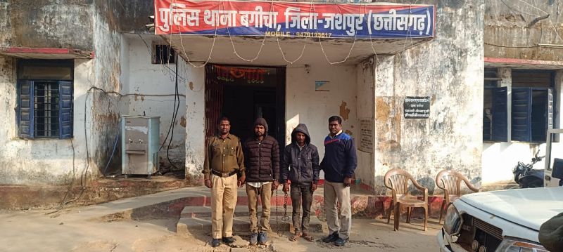 पुलिस की त्वरित कार्यवाही : महिला सुरक्षा को लेकर सख्त जशपुर पुलिस, नाबालिग से दुष्कर्म के मामले में मुख्य आरोपी सहित सहयोगी साथी को भी किया गिरफ्तार, भेजा गया जेल.