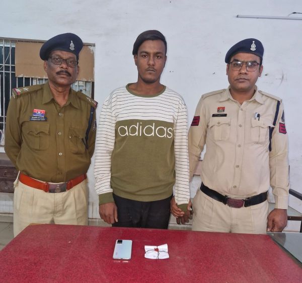 दुर्ग में नशे के सौदागर पर कसा शिकंजा—भिलाई के सी. मार्केट क्षेत्र से अवैध हीरोइन बेचते 21 वर्षीय आरोपी गिरफ्तार, ₹80 हजार की चिट्टा जप्त