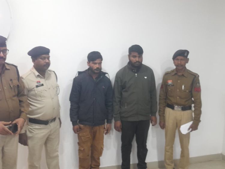 ऑपरेशन आघात : जशपुर पुलिस की बड़ी कार्रवाई, क्रेटा कार में छुपाकर ला रहे थे गांजा, जंगल में पुलिस ने दबोचे तस्कर, 52 किलो गांजा व कार जब्त, दो तस्कर गिरफ्तार.