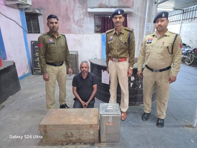 रायगढ़ पुलिस की बड़ी कार्रवाई : उड़ीसा से लाई गई नशे की खेप पर पुलिस का वार, सोनूमुड़ा देवारपारा में सफल रेड, जूटमिल में 12 किलो गांजा जब्त, एक आरोपी गिरफ्तार.