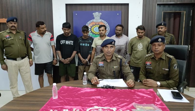 पुलिस की बड़ी कार्रवाई: नाकाबंदी कर 8 चोरी प्रकरणों का खुलासा, 6 आरोपी गिरफ्तार, सोने-चांदी के जेवरात व नकदी सहित 7.15 लाख की संपत्ति जप्त