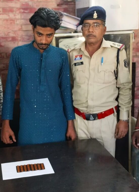 नॉर्थ जोन पुलिस की बड़ी कामयाबी : युवाओं को नशे में झोंकने की तैयारी नाकाम, खम्हारडीह से प्रतिबंधित नशीली टेबलेट के साथ युवक गिरफ्तार, नारकोटिक एक्ट के अंतर्गत अपराध दर्ज.