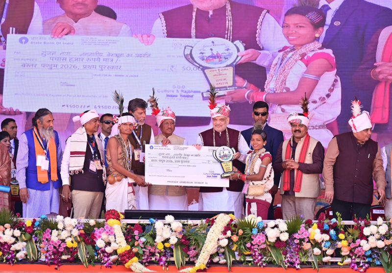 बस्तर पंडुम 2026 : गुंजन नाग–किरण नाग की पारंपरिक वेशभूषा बनी बस्तर की पहचान, अमित शाह और विष्णुदेव साय ने किया सम्मानित